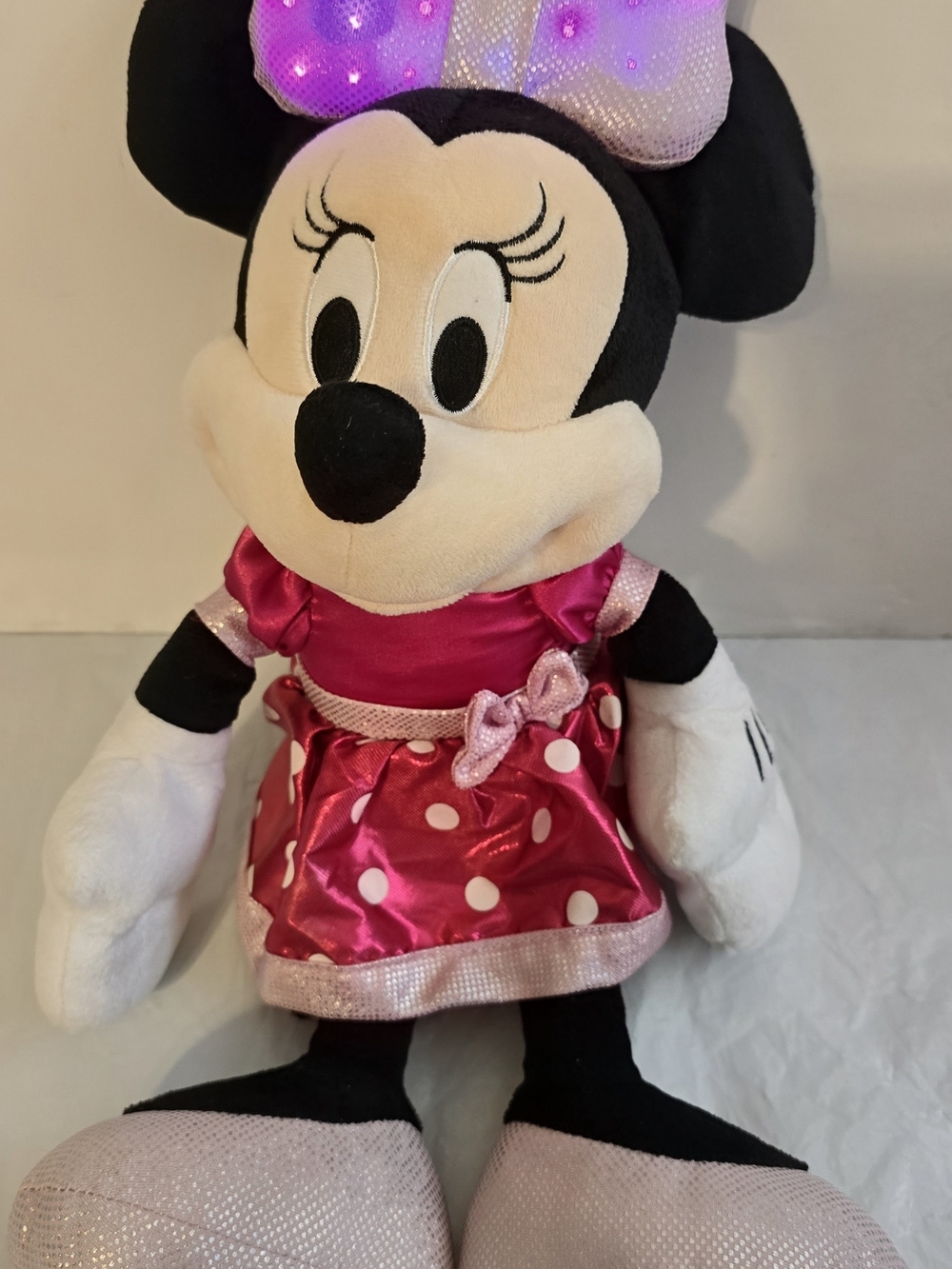 Disney Minnie Mouse Plush -  with Light-Up Bow And Singing 17 Inch Like New
